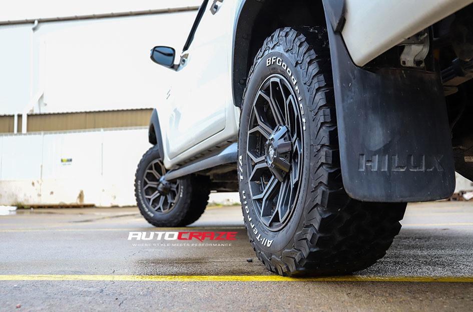 TOYOTA HILUX N80 4WD REPLAY GLOSS BLACK MACHINED DARK TINT